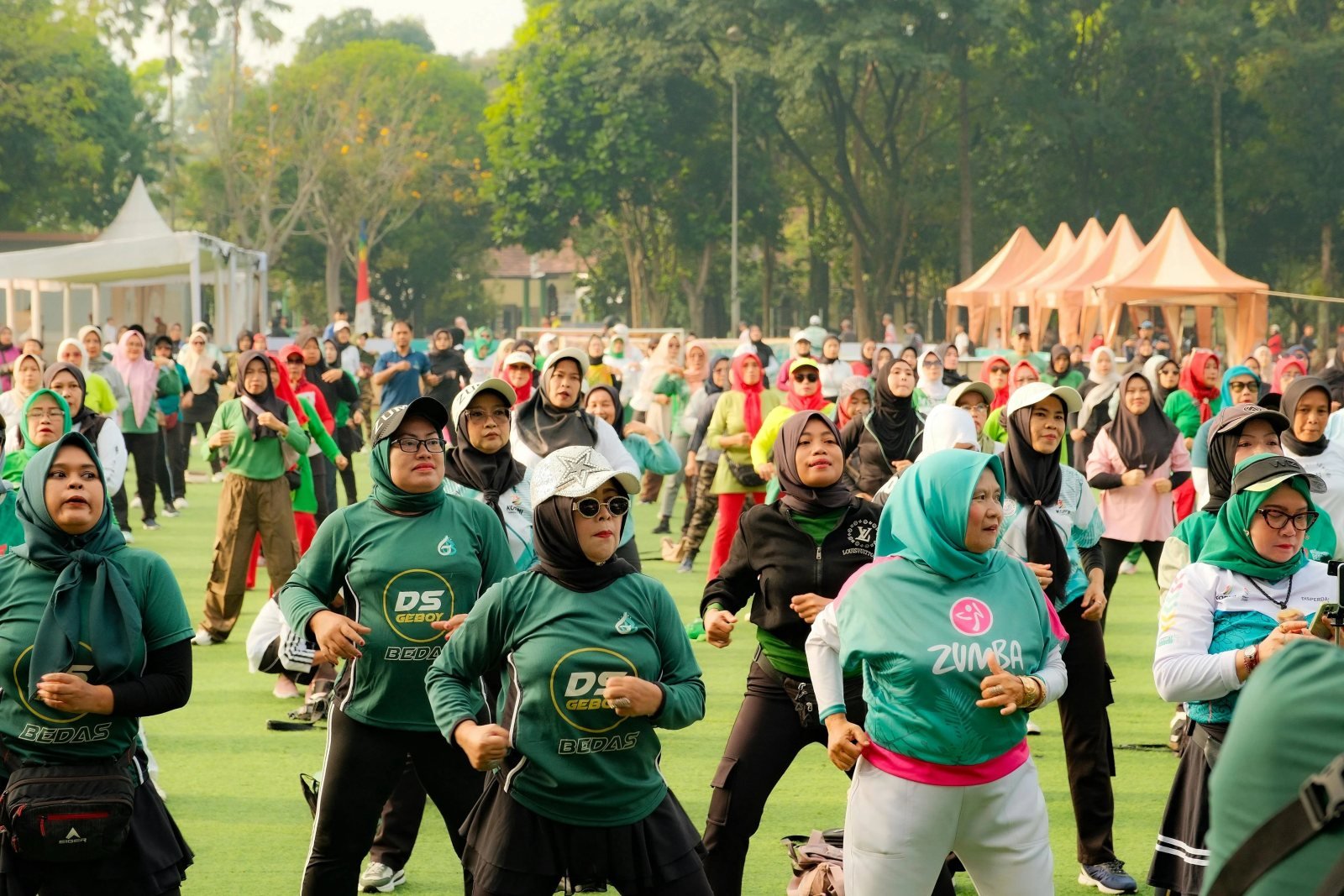 Dinas Sosial Salurkan Paket Pangan Cadangan Pemerintah kepada Warga Lansia Rentan